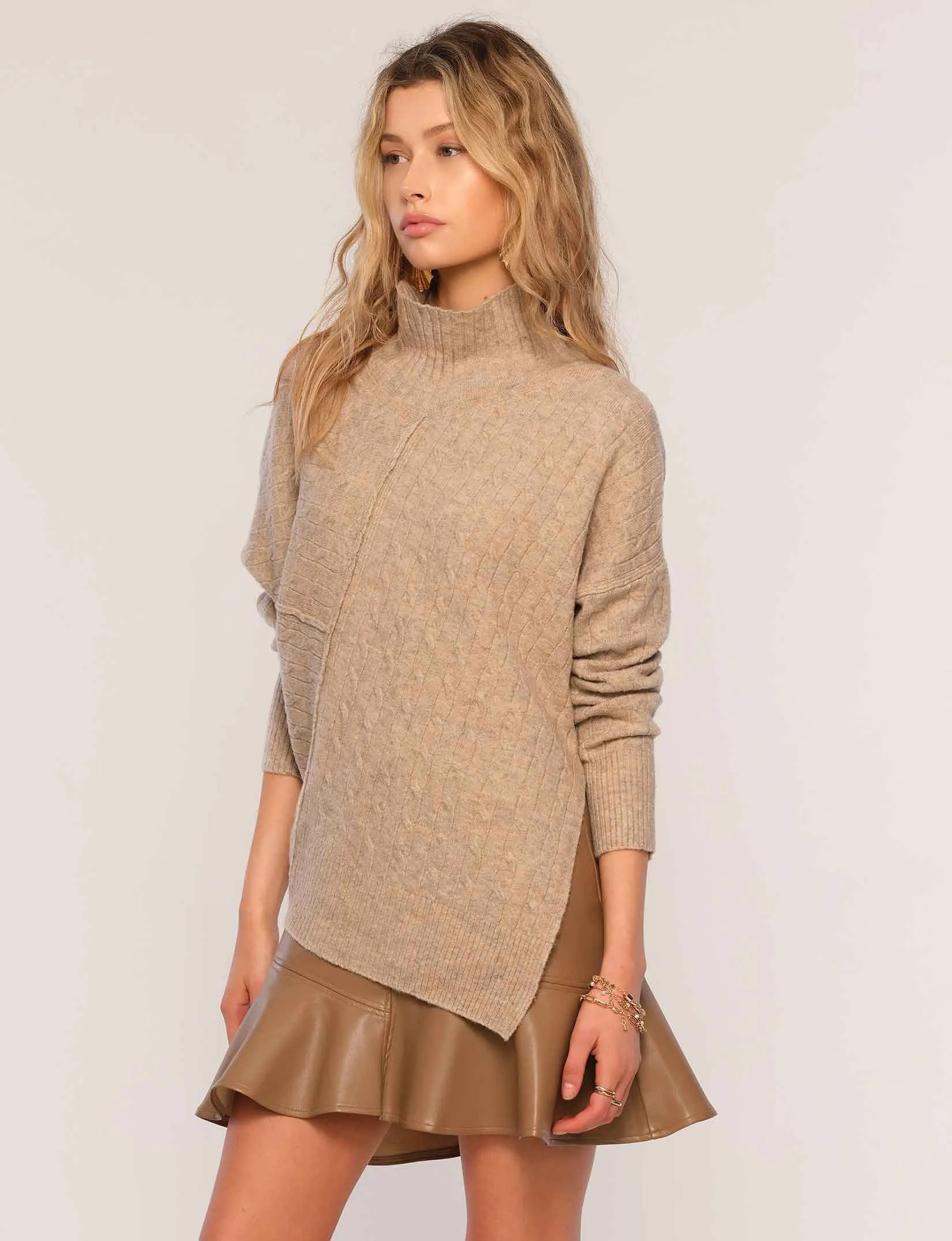 amia sweater