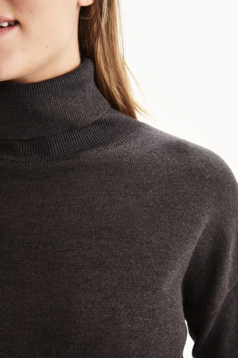 COZY  TURTLE NECK TOP