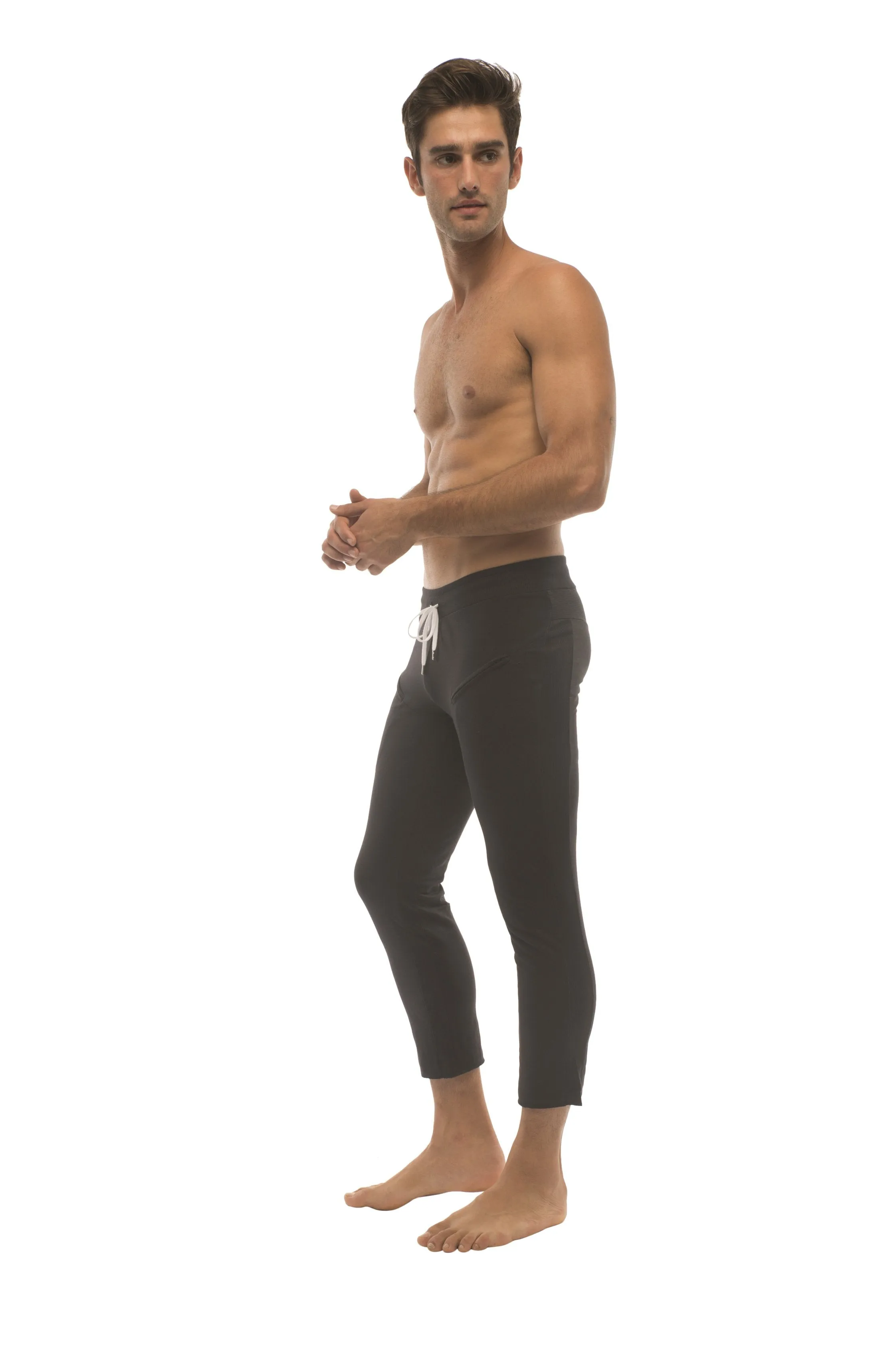 Mens 4/5 Zipper Pocket Capri Yoga Pants (Solid Black)