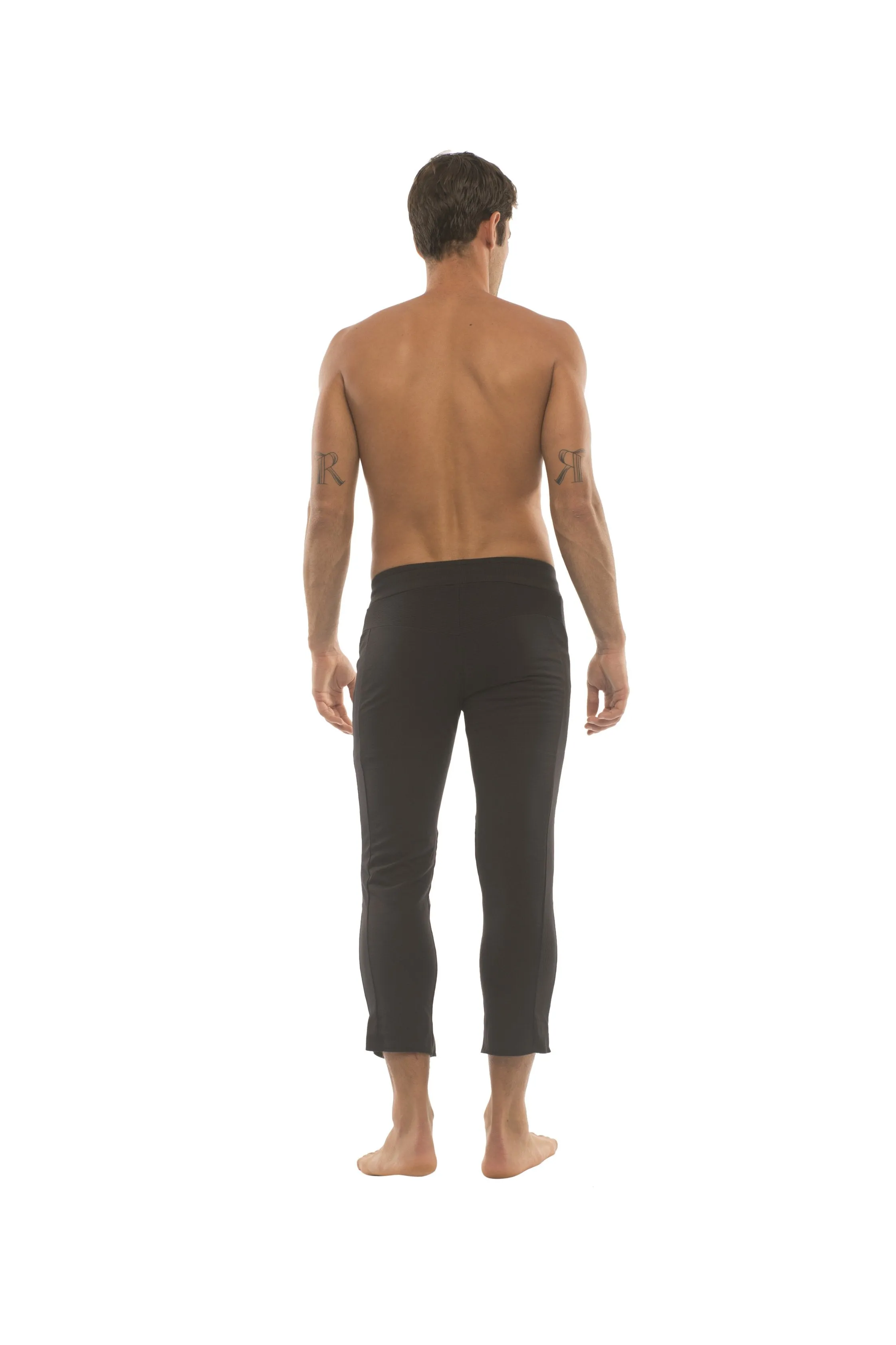 Mens 4/5 Zipper Pocket Capri Yoga Pants (Solid Black)